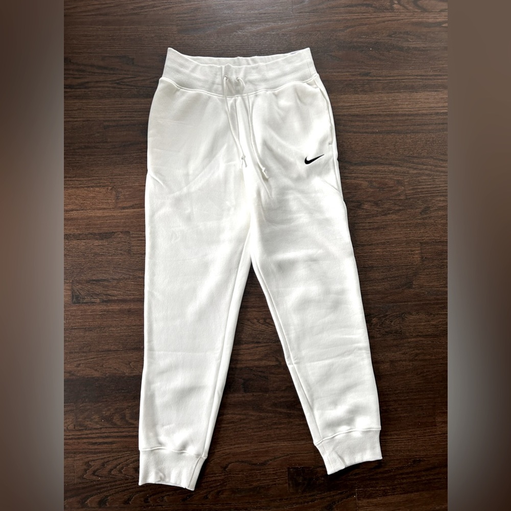 Nike Women’s High Waisted Cream Sweats Joggers M